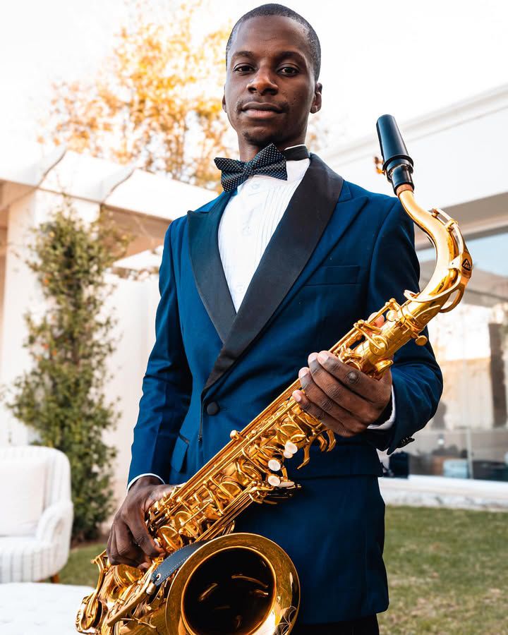 Adonai Sax Performing